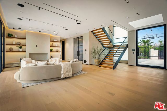 5411 Vanalden Avenue, Tarzana, CA 91356