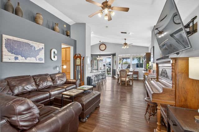 511 Heiler Ct, Folsom, CA 95630