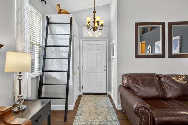 511 Heiler Ct, Folsom, CA 95630