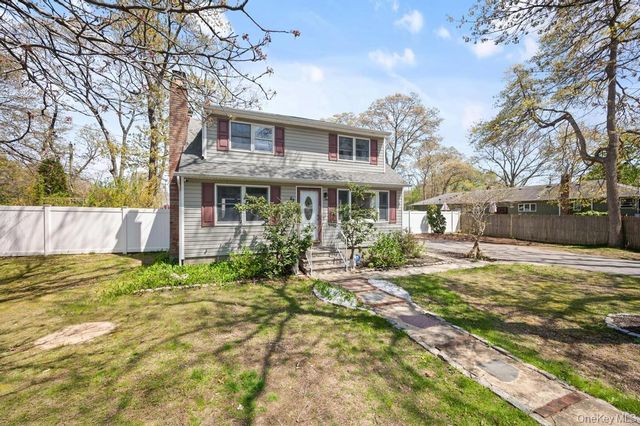 41 Babylon Street, Mastic, NY 11950