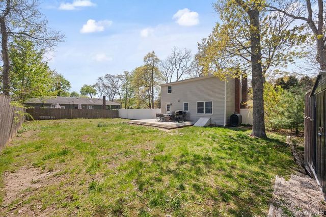 41 Babylon Street, Mastic, NY 11950
