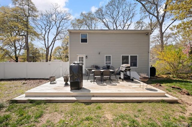 41 Babylon Street, Mastic, NY 11950