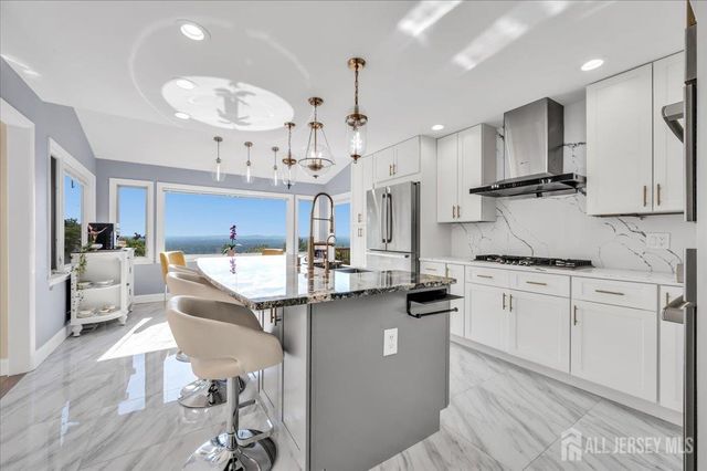 950 Sunset Ridge, Bridgewater, NJ 08807