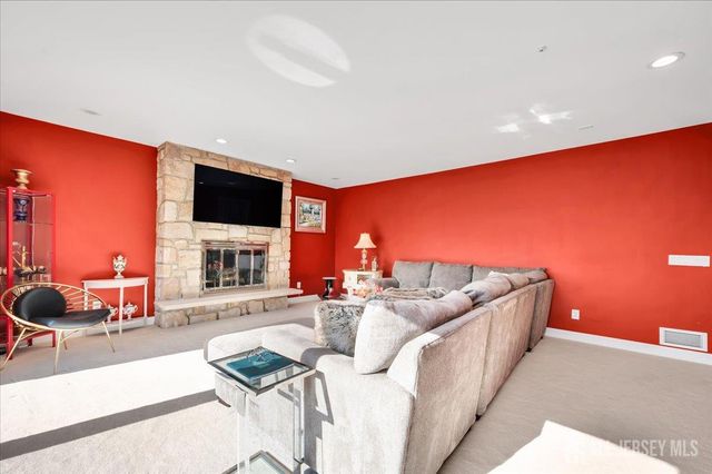 950 Sunset Ridge, Bridgewater, NJ 08807