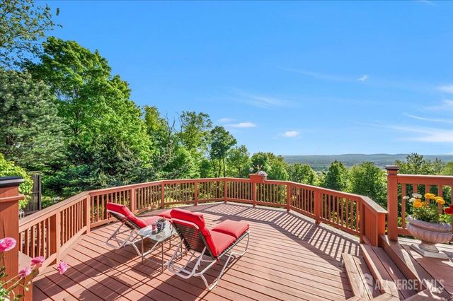 950 Sunset Ridge, Bridgewater, NJ 08807