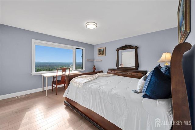 950 Sunset Ridge, Bridgewater, NJ 08807