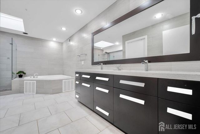 950 Sunset Ridge, Bridgewater, NJ 08807