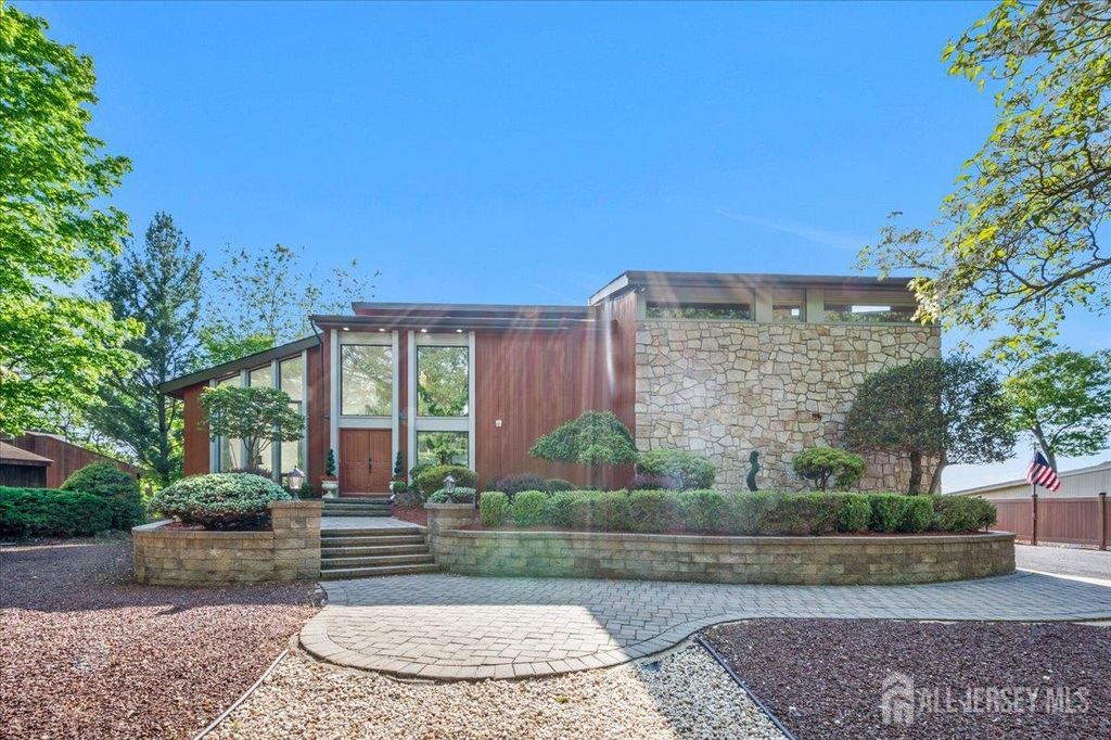 950 Sunset Ridge, Bridgewater, NJ 08807
