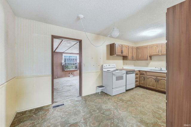 502 N Lenfesty Avenue, Marion, IN 46952