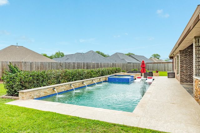 64 Poppy Court, Lake Jackson, TX 77566