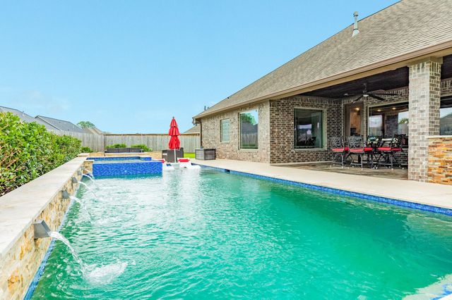 64 Poppy Court, Lake Jackson, TX 77566