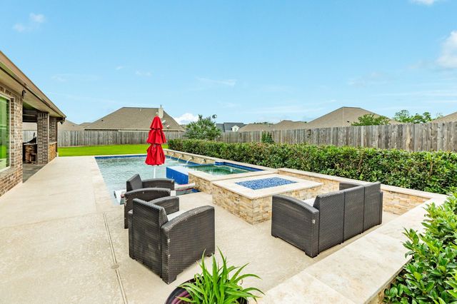 64 Poppy Court, Lake Jackson, TX 77566