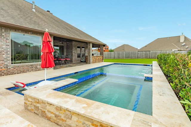 64 Poppy Court, Lake Jackson, TX 77566
