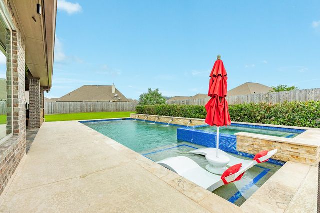 64 Poppy Court, Lake Jackson, TX 77566