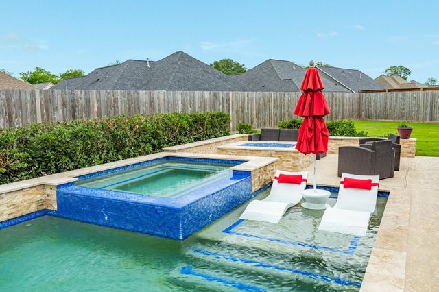 64 Poppy Court, Lake Jackson, TX 77566