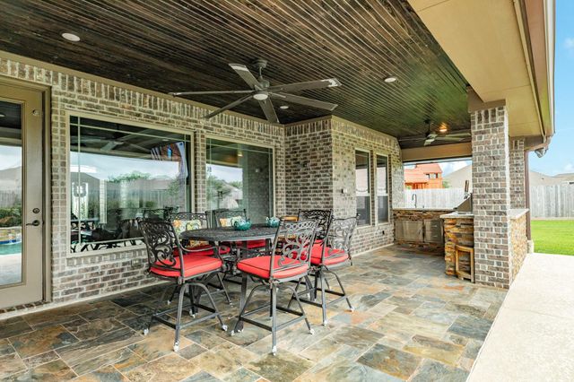 64 Poppy Court, Lake Jackson, TX 77566