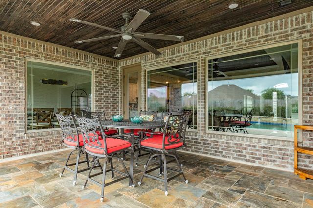 64 Poppy Court, Lake Jackson, TX 77566