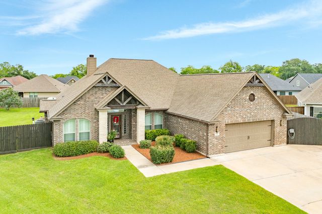 64 Poppy Court, Lake Jackson, TX 77566