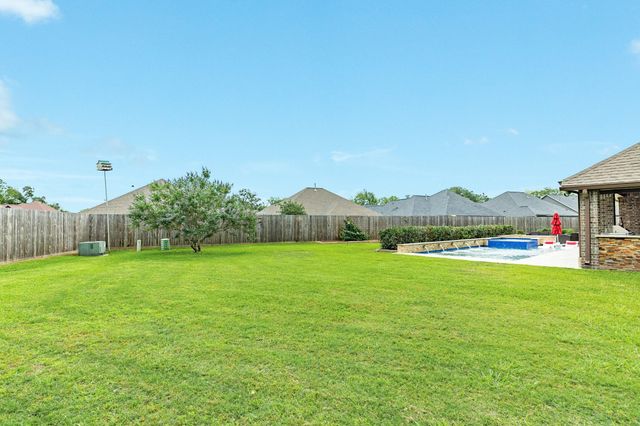 64 Poppy Court, Lake Jackson, TX 77566