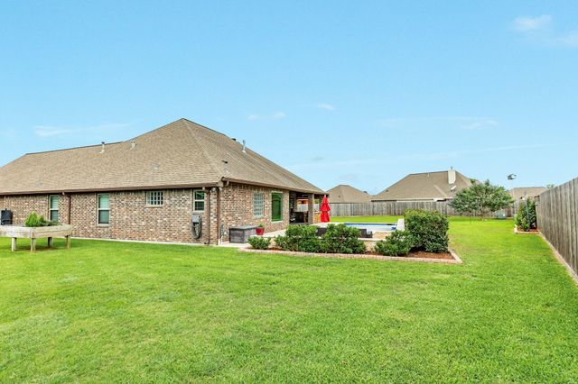 64 Poppy Court, Lake Jackson, TX 77566