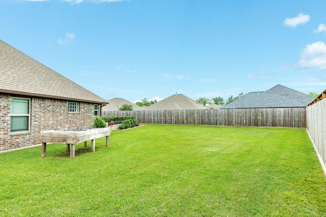 64 Poppy Court, Lake Jackson, TX 77566