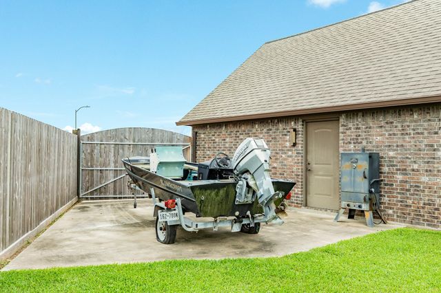 64 Poppy Court, Lake Jackson, TX 77566