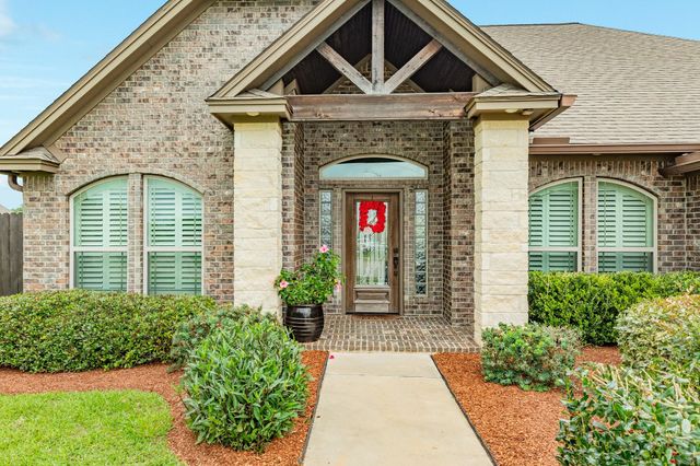 64 Poppy Court, Lake Jackson, TX 77566