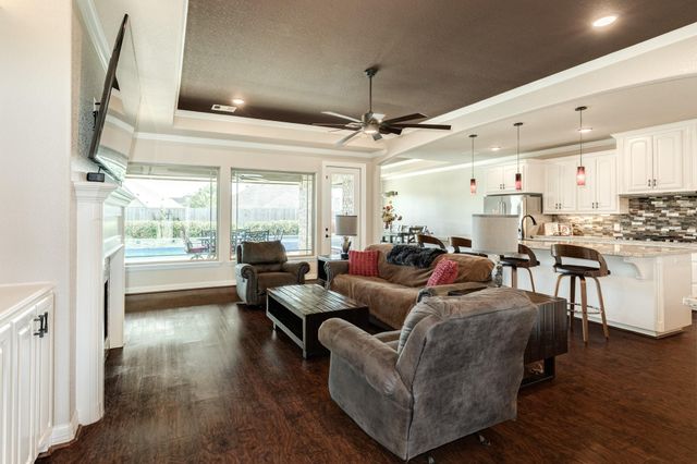 64 Poppy Court, Lake Jackson, TX 77566