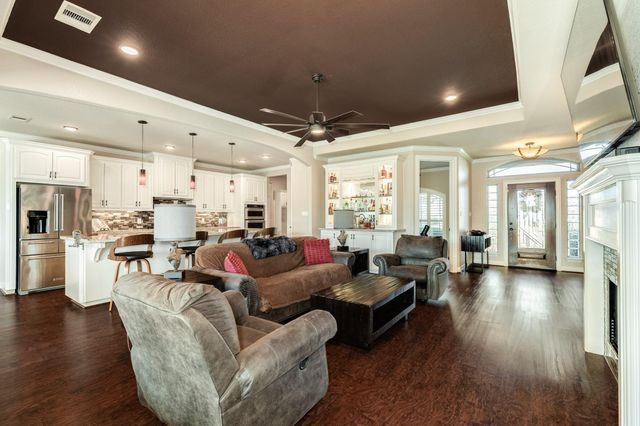 64 Poppy Court, Lake Jackson, TX 77566
