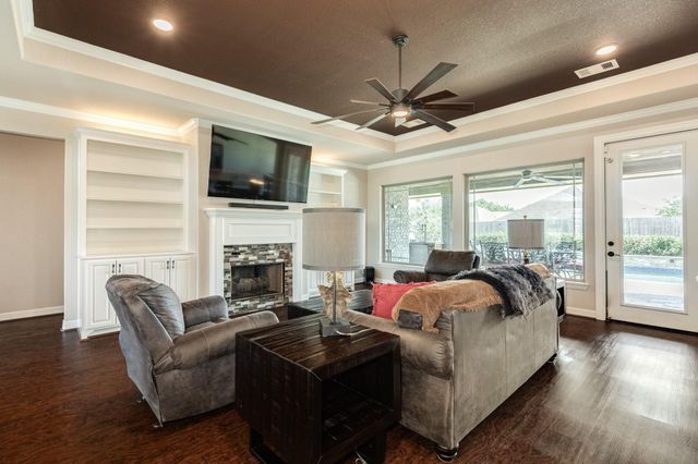 64 Poppy Court, Lake Jackson, TX 77566
