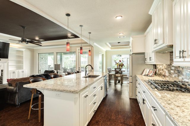 64 Poppy Court, Lake Jackson, TX 77566