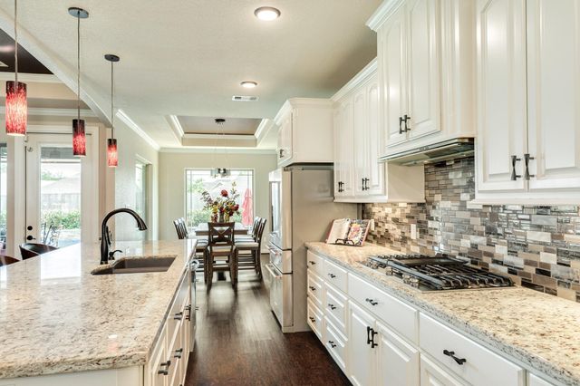 64 Poppy Court, Lake Jackson, TX 77566