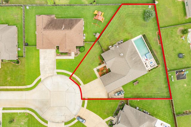 64 Poppy Court, Lake Jackson, TX 77566