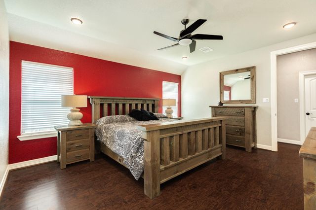64 Poppy Court, Lake Jackson, TX 77566