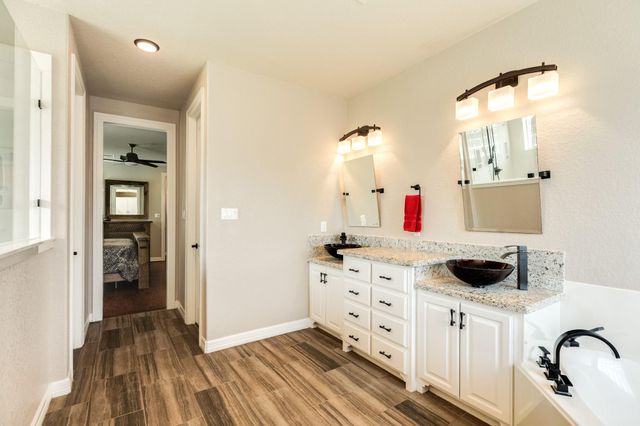 64 Poppy Court, Lake Jackson, TX 77566