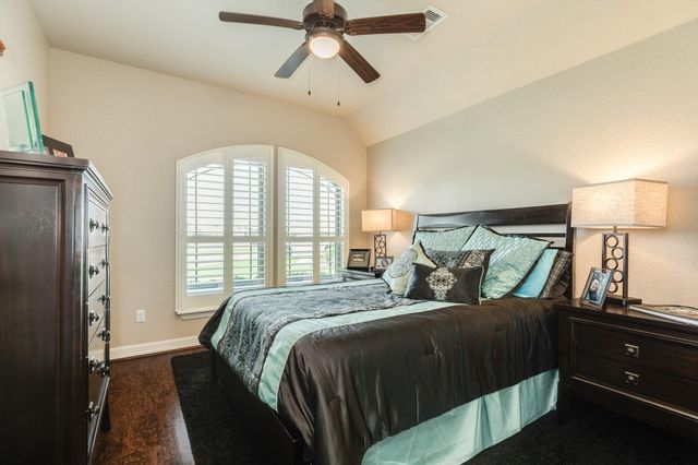 64 Poppy Court, Lake Jackson, TX 77566
