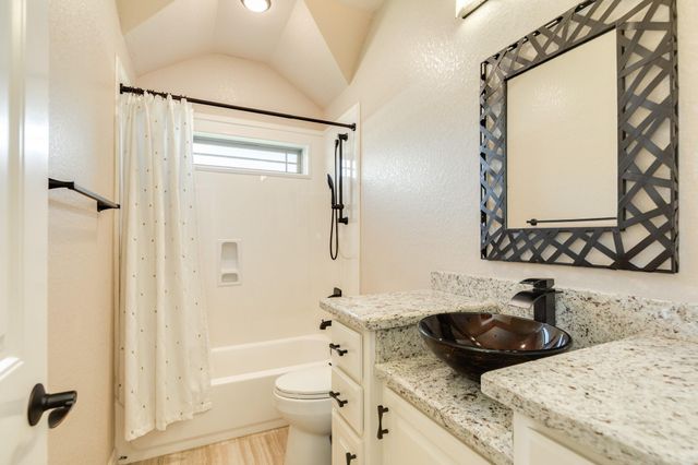 64 Poppy Court, Lake Jackson, TX 77566