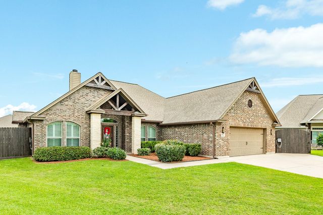 64 Poppy Court, Lake Jackson, TX 77566