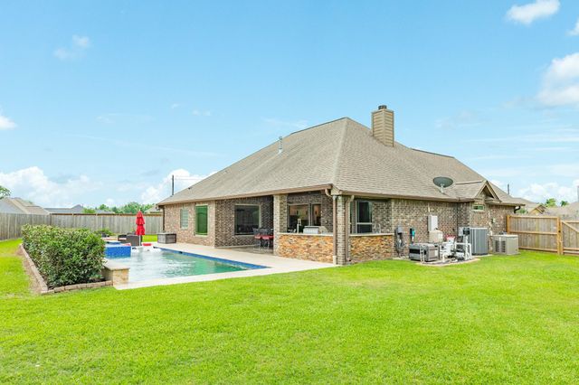 64 Poppy Court, Lake Jackson, TX 77566
