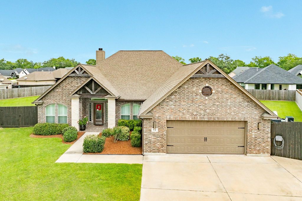 64 Poppy Court, Lake Jackson, TX 77566