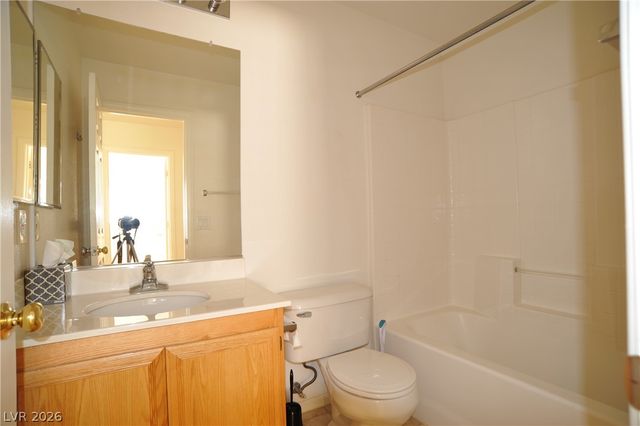 8228 Corset Creek Street, Las Vegas, NV 89131