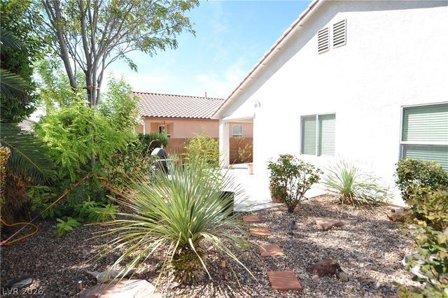 8228 Corset Creek Street, Las Vegas, NV 89131