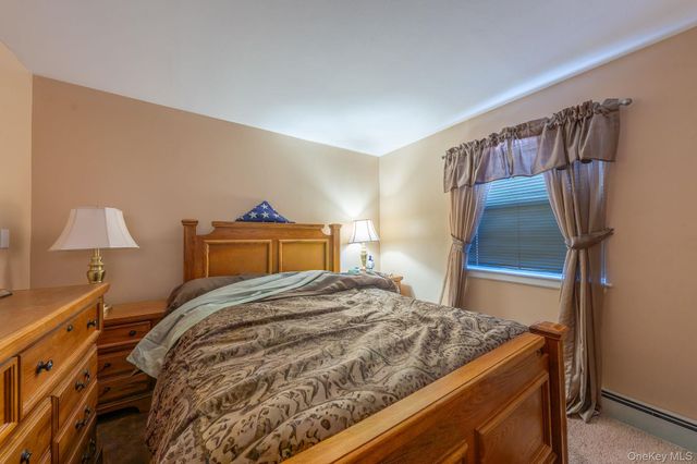 40 E Lincoln Avenue, Massapequa, NY 11758