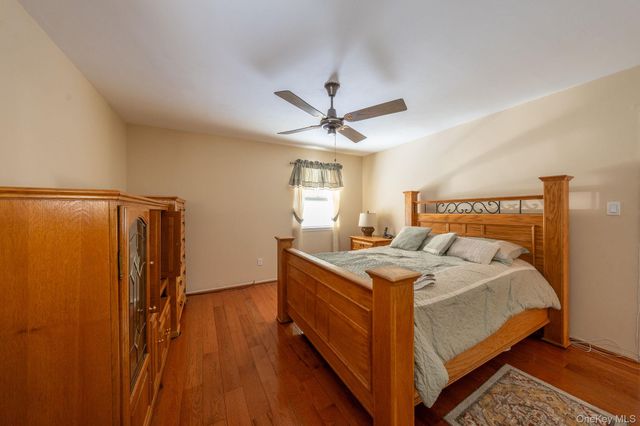 40 E Lincoln Avenue, Massapequa, NY 11758