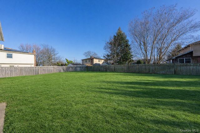 40 E Lincoln Avenue, Massapequa, NY 11758