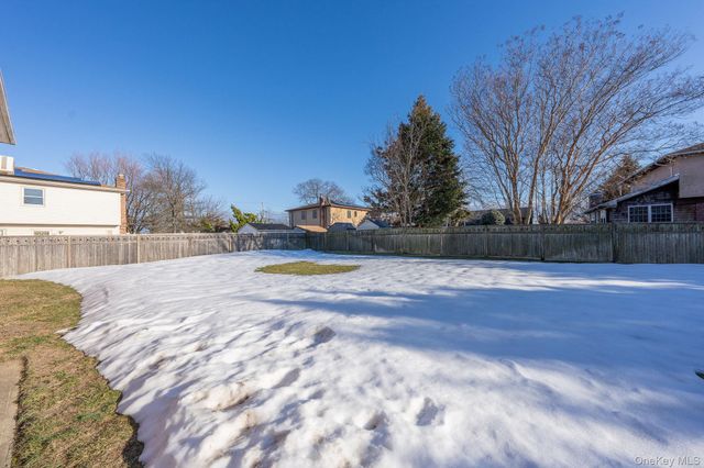 40 E Lincoln Avenue, Massapequa, NY 11758