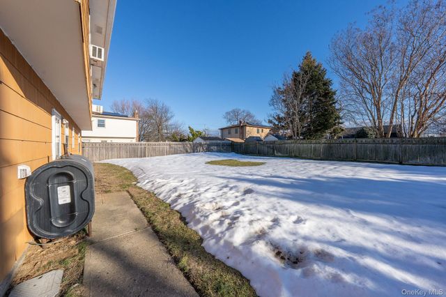 40 E Lincoln Avenue, Massapequa, NY 11758