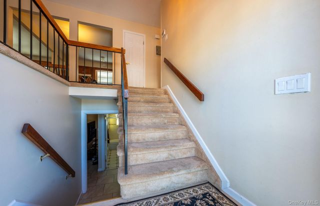 40 E Lincoln Avenue, Massapequa, NY 11758