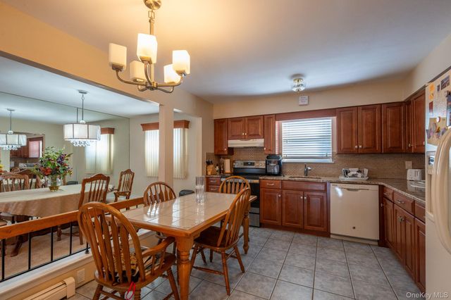 40 E Lincoln Avenue, Massapequa, NY 11758