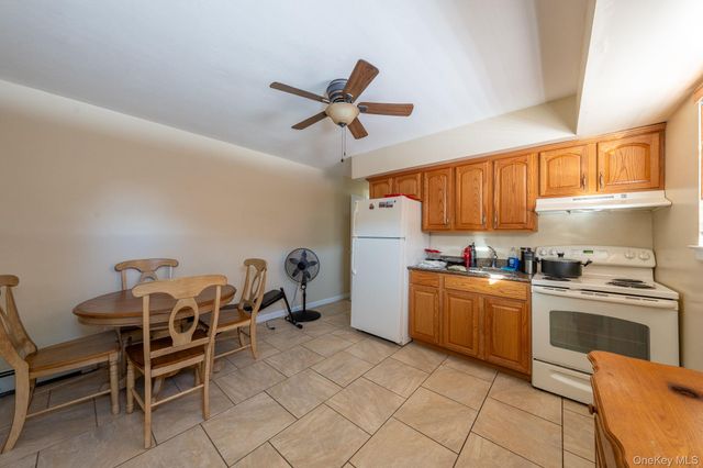 40 E Lincoln Avenue, Massapequa, NY 11758